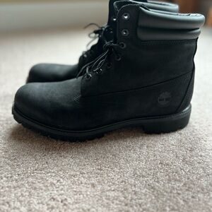 Timberland Black High-Top Boots with Durable Sole